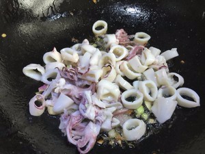 香芹爆炒小鱿鱼怎么更入味?