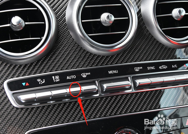如何调节奔驰C级AMG汽车空调