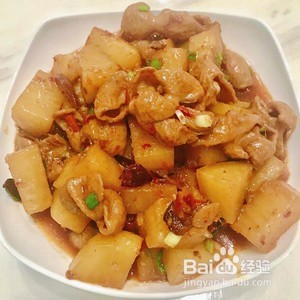 土豆烧肥肠的做法