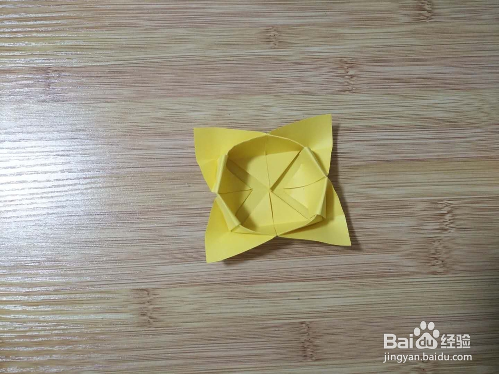 怎样用纸折花瓣收纳盒