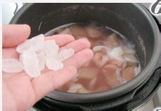 “梨藕百合汤”制作方法