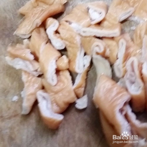 洋葱炒肥肠的家常做法