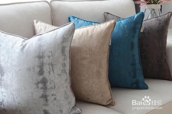 冬季如何运用软装搭配，让客厅变成温馨小窝呢？