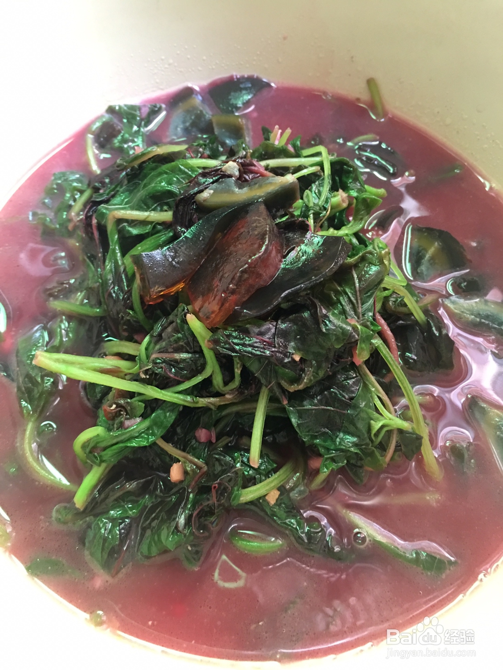 姐姐为我做的松花蛋苋菜汤