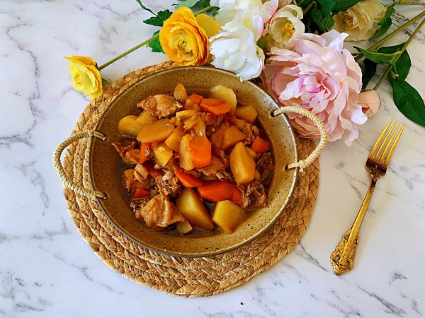 胡萝卜土豆炖鸡块