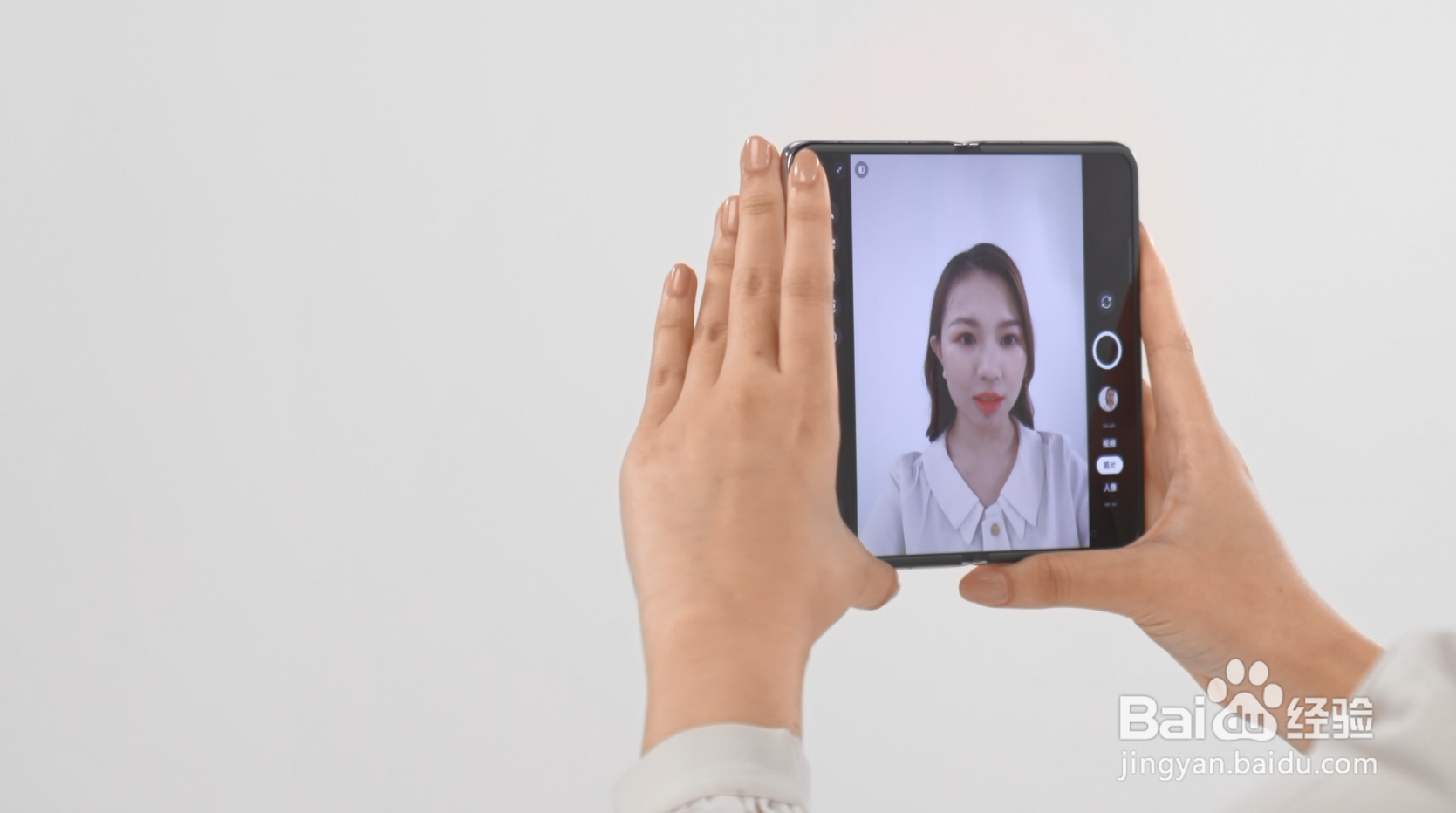 OPPO Find N如何使用后置摄像头自拍？