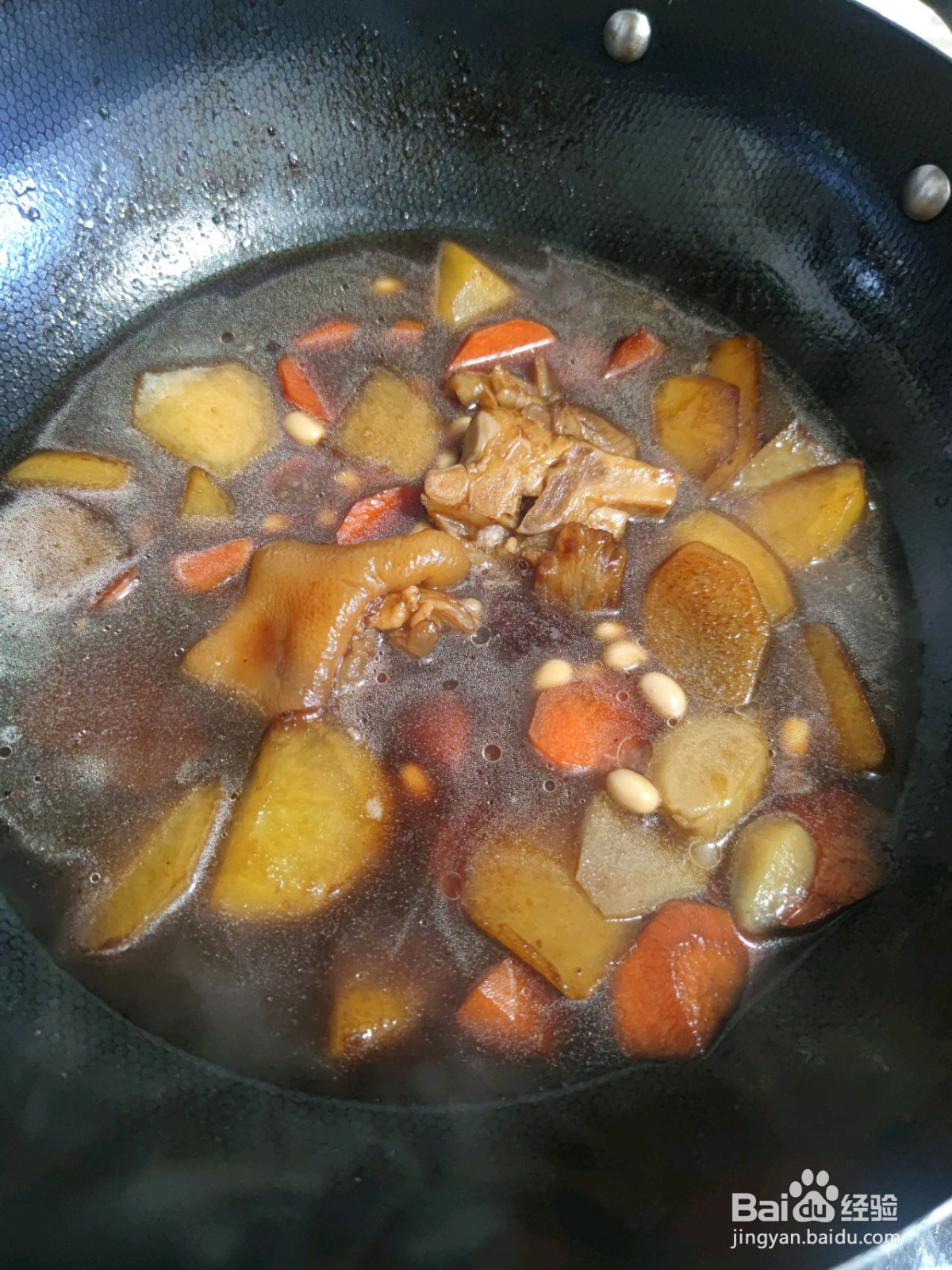 土豆胡萝卜红烧猪蹄儿的做法