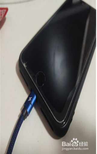 iphone11机器是开着的但是黑屏怎么办