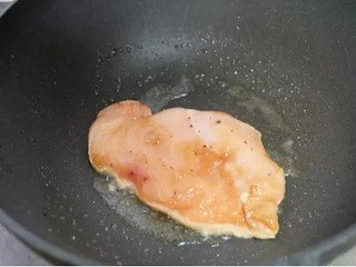 香煎鸡排虾仁蔬菜沙拉怎么做