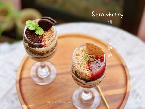 草莓酱奶酪三色木糠杯