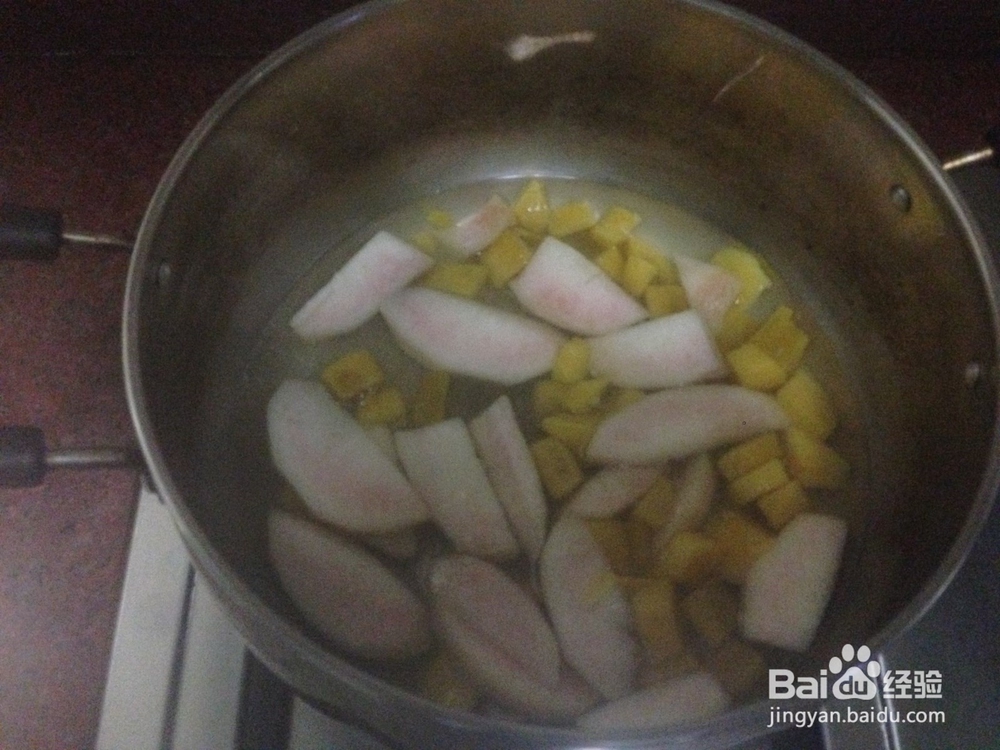 如何制作一份美味的水蜜桃番薯糖水