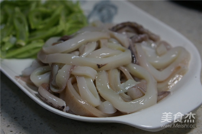 鱿鱼鸡蛋汤面