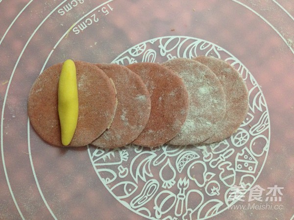 “中国红”蒸面包