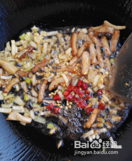 如何做出好吃美味的黄瓜黑木耳炒五花肉