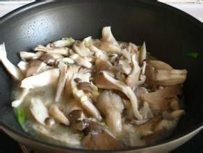 磨菇青菜汤的做法