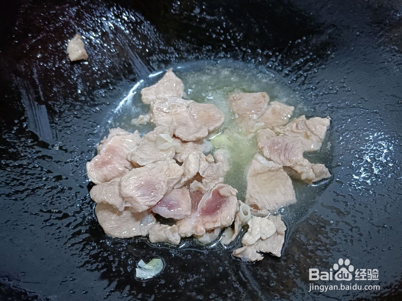 五花肉芋头炖粉条的做法
