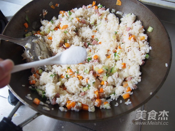 罗勒肠牛肉炒饭