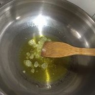 不点外卖181--鸡腿花卷一锅炖