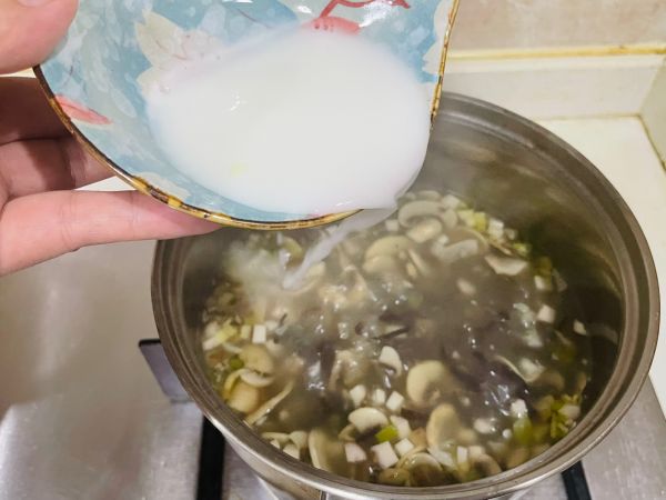 口蘑香菇蛋花汤