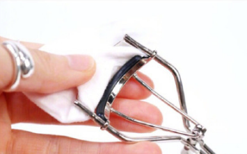 简易且实用的化妆工具清洗方法