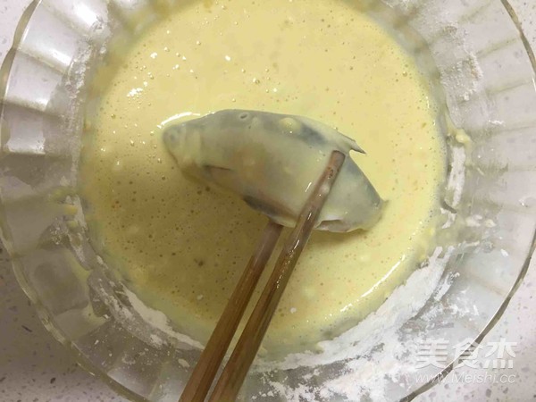 酥炸小鱼的做法