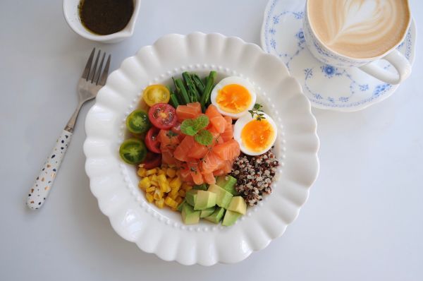 三文鱼藜麦沙拉