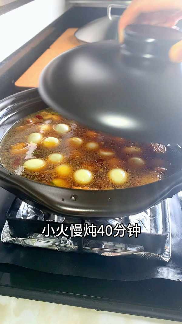 红烧肉炖鹌鹑蛋