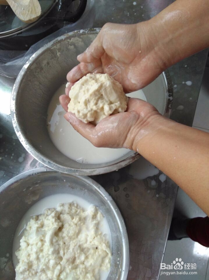 教你如何自己在家制作可口的凉皮。