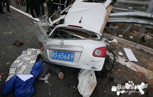 别拿生命开玩笑！长时开车不宜用手机导航