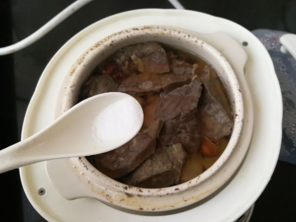 猪肺雪梨海底椰炖汤