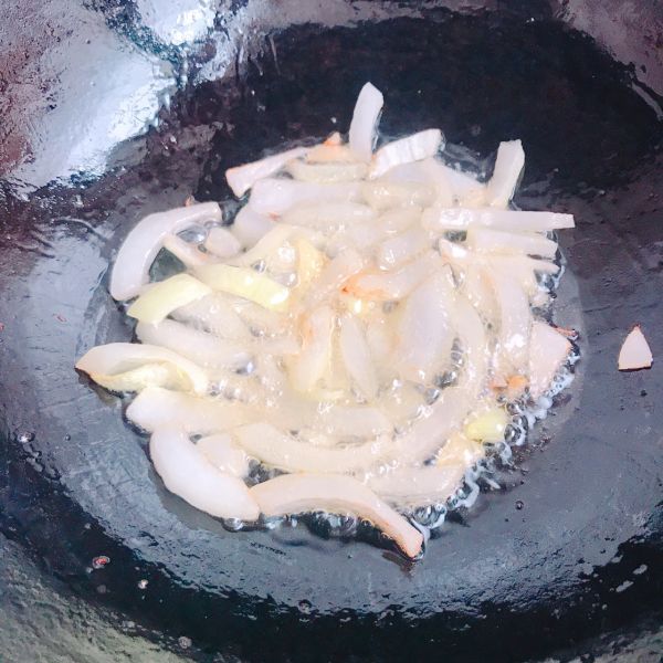 卷心菜炒饼盖蛋