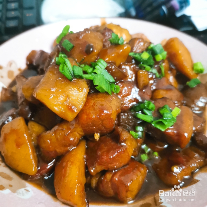 美味的土豆红烧肉