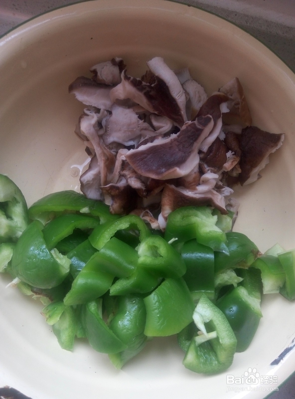 土豆青椒炒香菇
