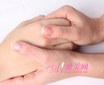 自我按摩三步法打造光滑细腻玉手