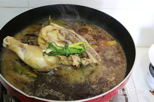 色泽鲜亮 嫩滑可口的豉油鸡