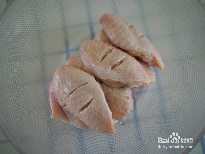 如何做出三汁焖鸡翅？