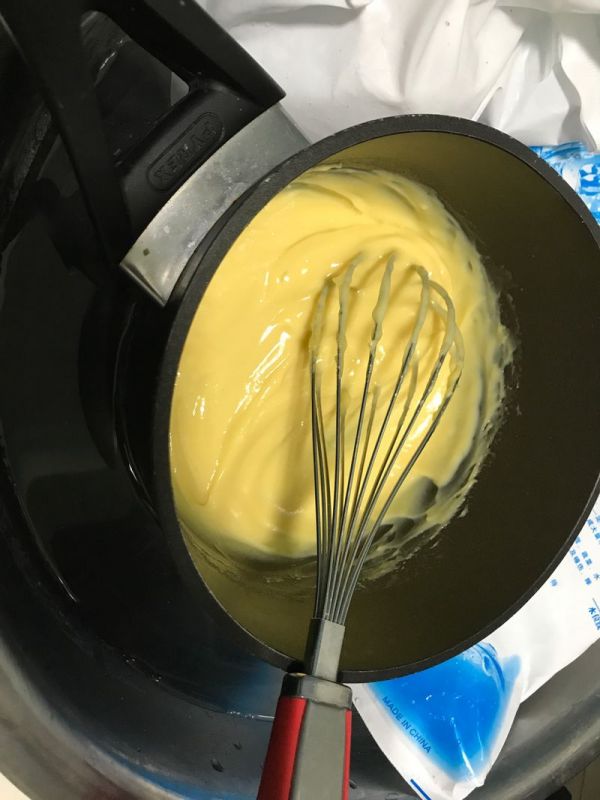 黑芝麻慕斯琳蛋糕卷