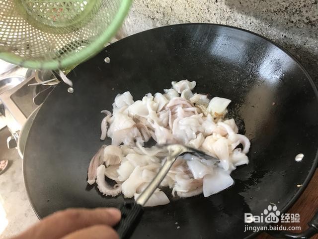 家庭自制鱿鱼炒荷兰豆