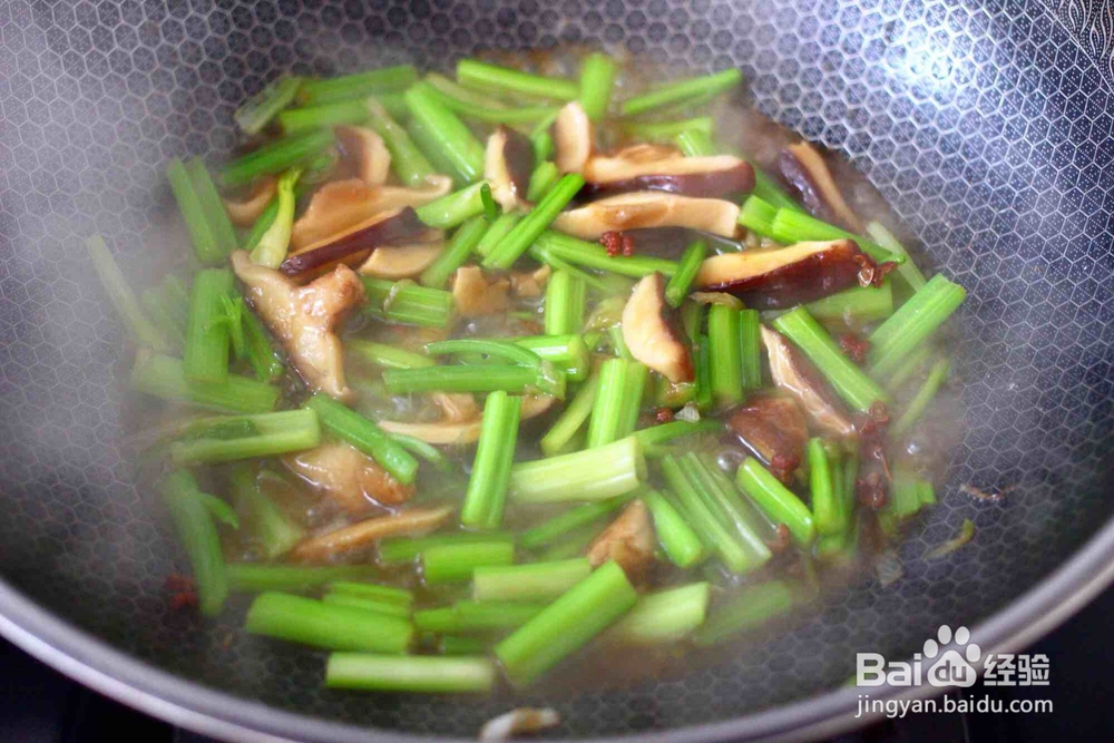 芹菜炒香菇的做法