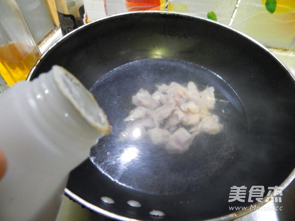藕丁炖鸡软骨