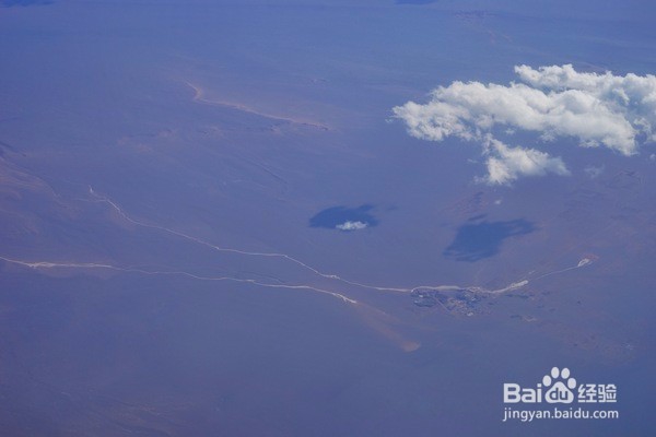 俯瞰罗布泊那些奇形怪状的矿井