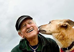 带着狗散步可以帮助老年人活得更久