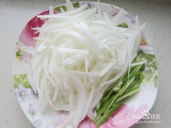 馕包洋葱炒肉的做法