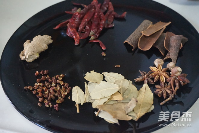 麻辣鸭脖子的做法