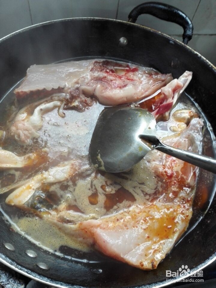 怎样制作鱼头萝卜丝火锅?