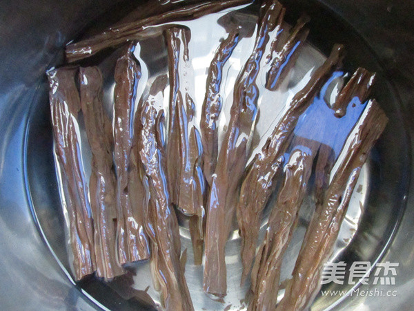 冬笋炒黑豆腐竹