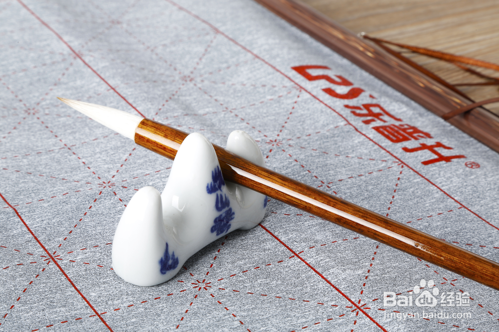 书法初学者适合纯毫毛笔还是兼毫毛笔？