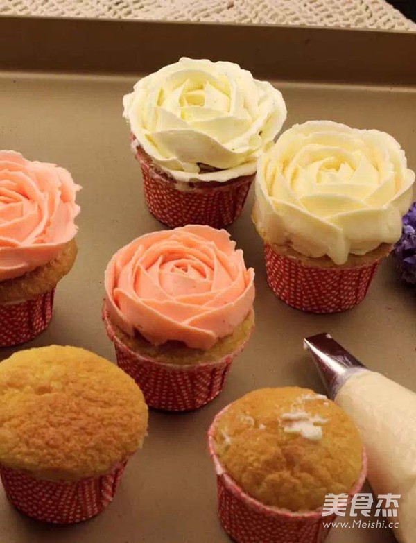 花束裱花杯子蛋糕