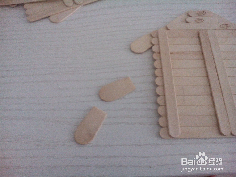 巧堵墙壁插座孔