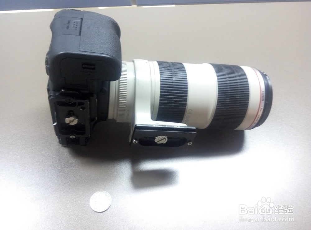 怎么把相机装在三脚架上